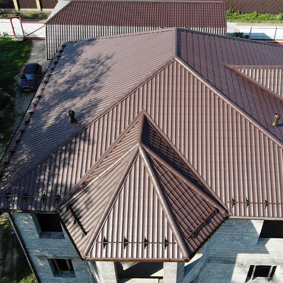 Монтаж сложной крыши и кровли в Карпинске и Свердловской области