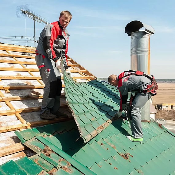 Демонтаж кровли и крыши в Карпинске и Свердловской области